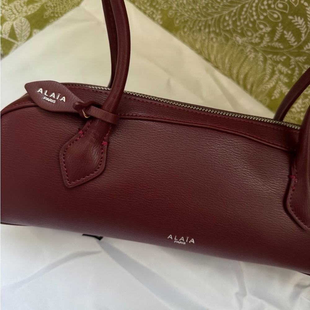 Alaïa Burgundy Leather Shoulder Bag - Picture 7 of 10